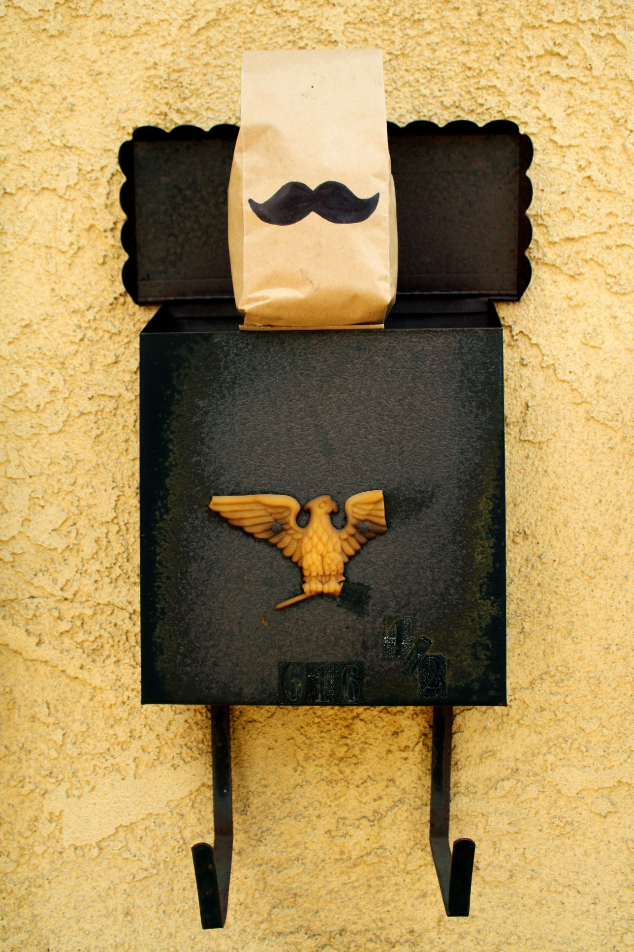 Moustache%20mailbox